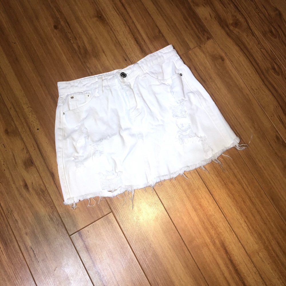 White denim skirt